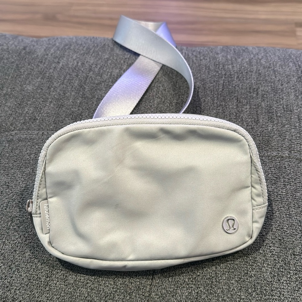 Lululemon Everywhere Belt Bag 1L